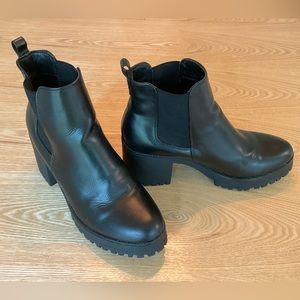 Chelsea Faux Leather and Block Heel Boots - size 10W - Black